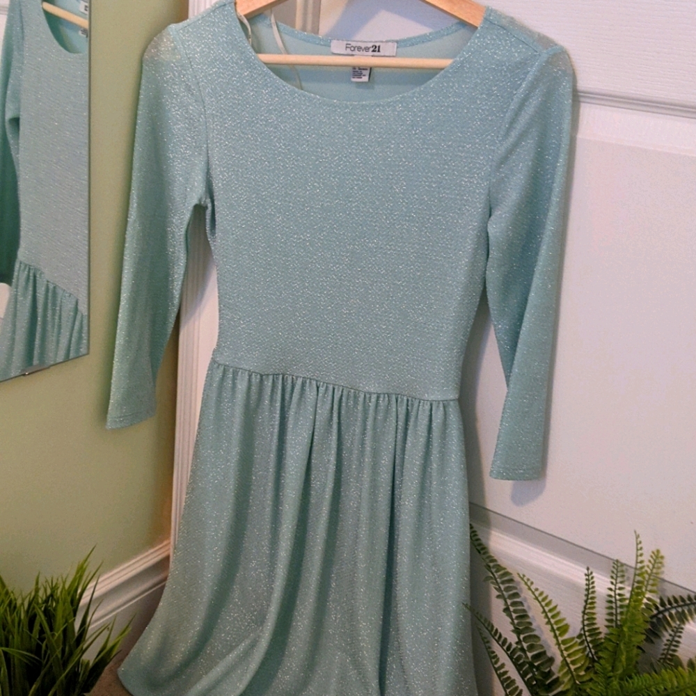 Vintage style mini dress.